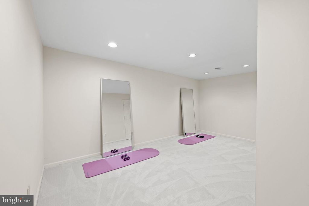 Image 47 of property listing at 9430 TURNBERRY DR, Potomac, MD 20854