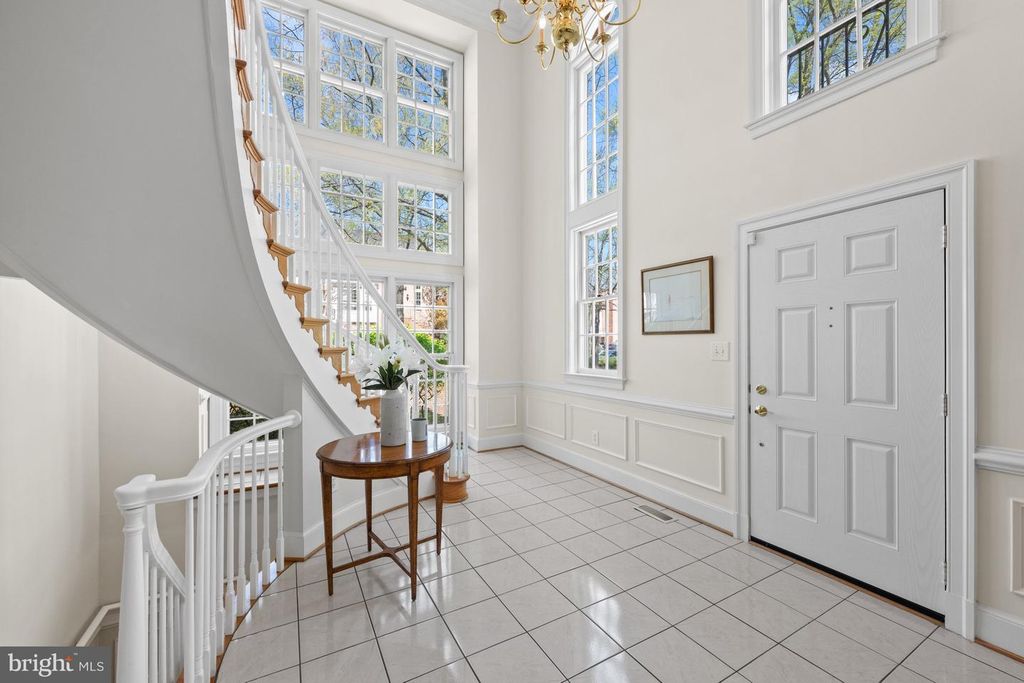 Image 4 of property listing at 9430 TURNBERRY DR, Potomac, MD 20854