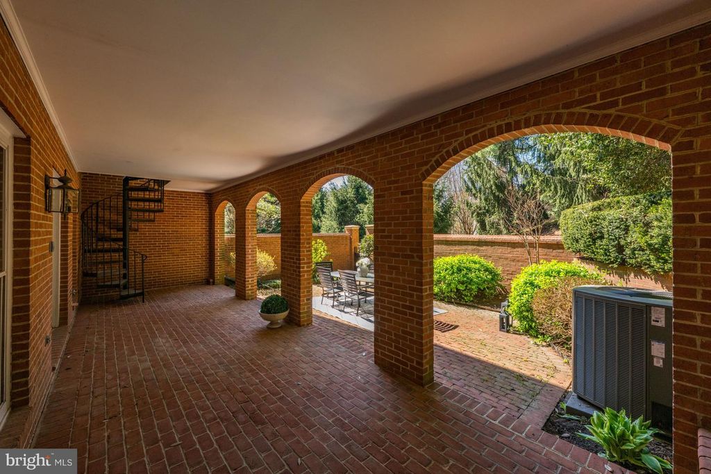 Image 49 of property listing at 9430 TURNBERRY DR, Potomac, MD 20854