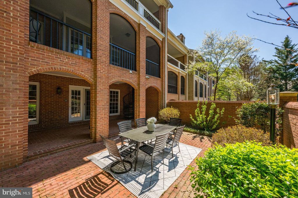 Image 50 of property listing at 9430 TURNBERRY DR, Potomac, MD 20854