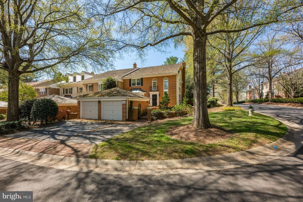 Image 52 of property listing at 9430 TURNBERRY DR, Potomac, MD 20854