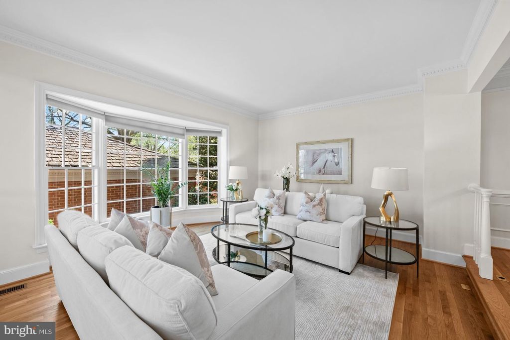 Image 6 of property listing at 9430 TURNBERRY DR, Potomac, MD 20854