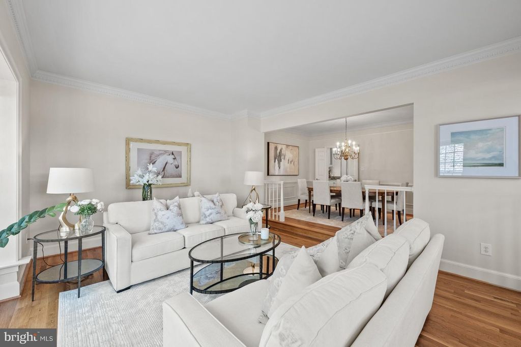 Image 7 of property listing at 9430 TURNBERRY DR, Potomac, MD 20854