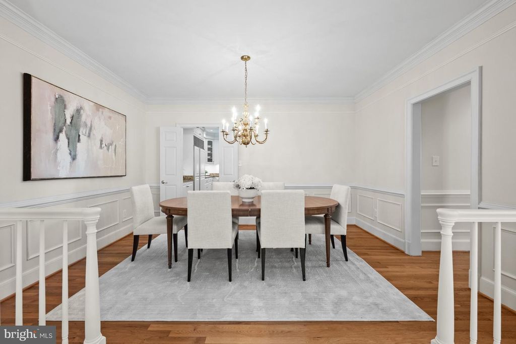 Image 8 of property listing at 9430 TURNBERRY DR, Potomac, MD 20854