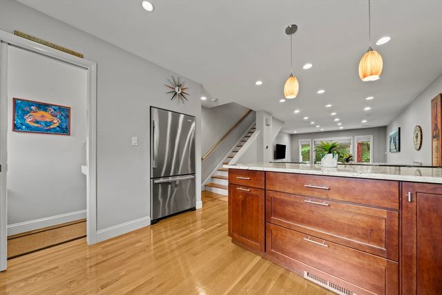 703 Sherwood Forest Ln 703, Saugus, MA 01906