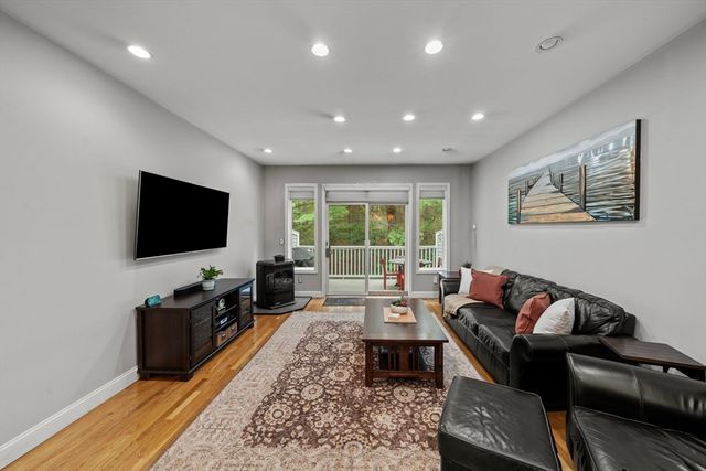 703 Sherwood Forest Ln 703, Saugus, MA 01906