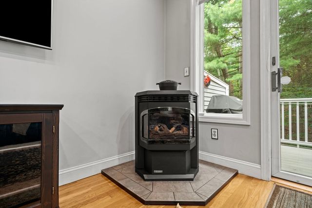 703 Sherwood Forest Ln 703, Saugus, MA 01906