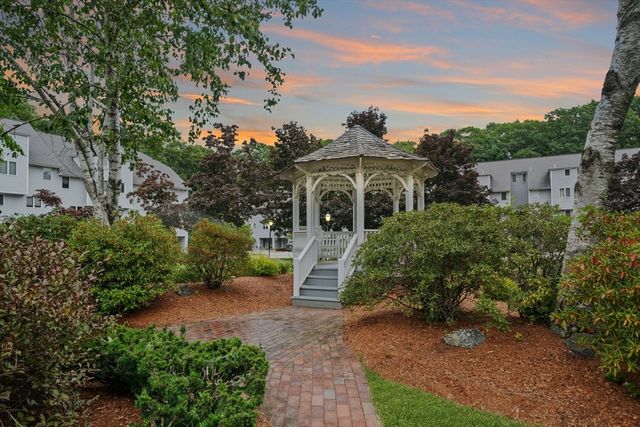 703 Sherwood Forest Ln 703, Saugus, MA 01906