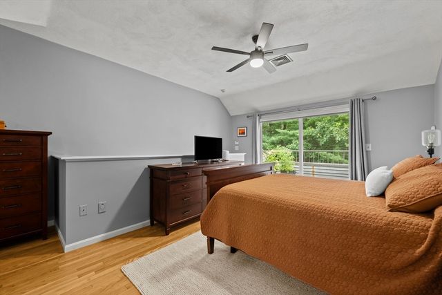 703 Sherwood Forest Ln 703, Saugus, MA 01906