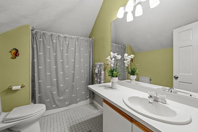 703 Sherwood Forest Ln 703, Saugus, MA 01906