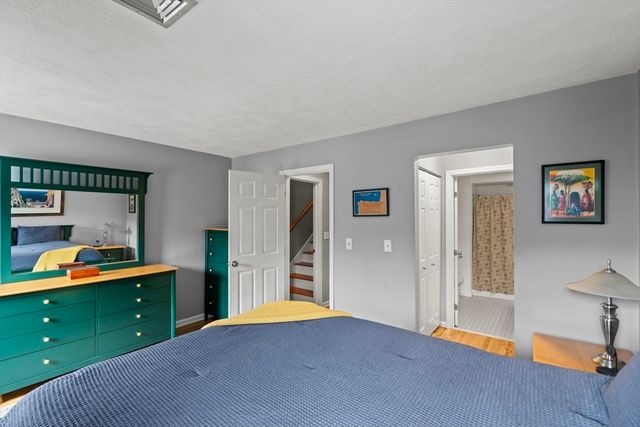 703 Sherwood Forest Ln 703, Saugus, MA 01906
