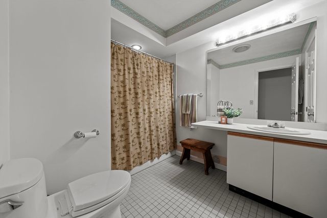 703 Sherwood Forest Ln 703, Saugus, MA 01906