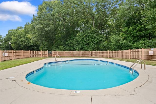 703 Sherwood Forest Ln 703, Saugus, MA 01906
