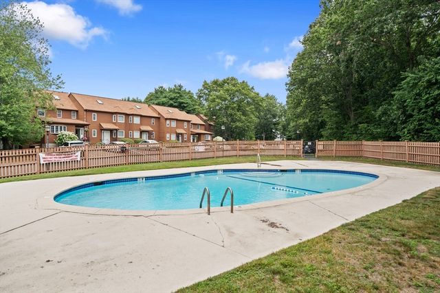 703 Sherwood Forest Ln 703, Saugus, MA 01906