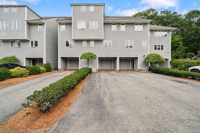 703 Sherwood Forest Ln 703, Saugus, MA 01906