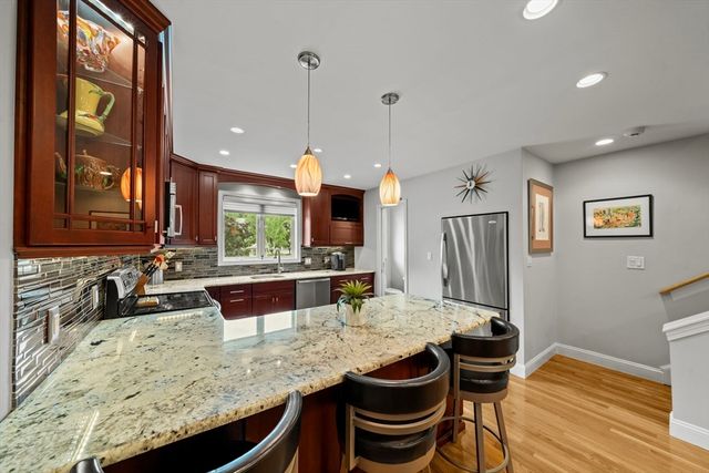 703 Sherwood Forest Ln 703, Saugus, MA 01906