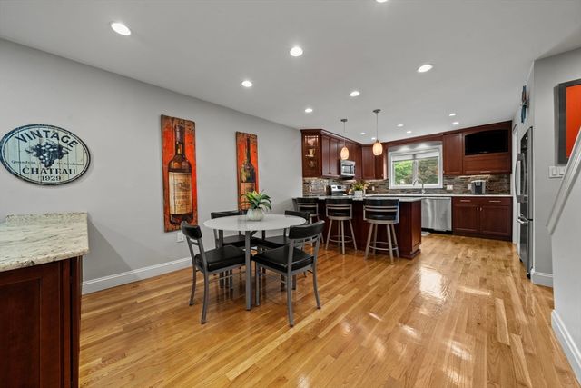 703 Sherwood Forest Ln 703, Saugus, MA 01906