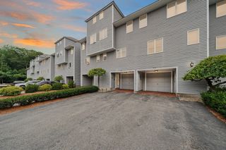 703 Sherwood Forest Ln 703, Saugus, MA 01906