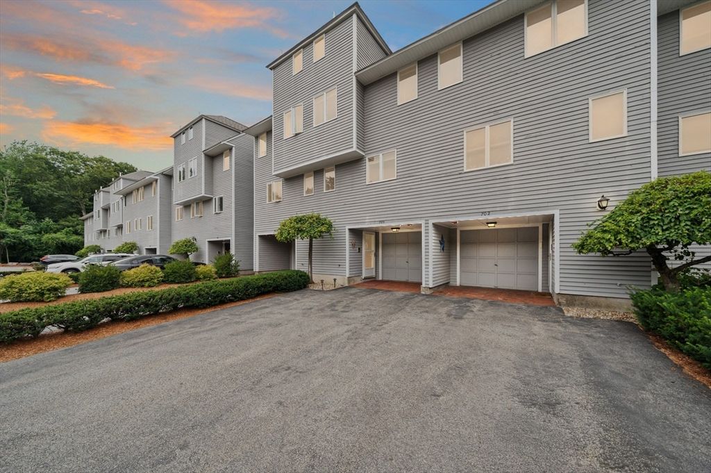 703 Sherwood Forest Ln 703, Saugus, MA 01906