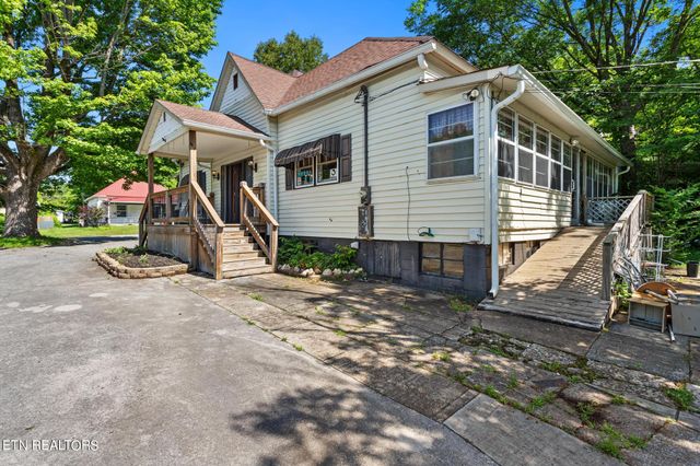 327 Ohio Ave, Etowah, TN 37331