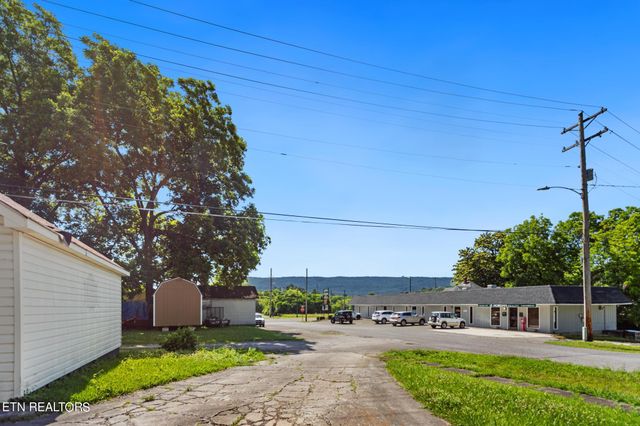 327 Ohio Ave, Etowah, TN 37331