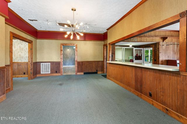 327 Ohio Ave, Etowah, TN 37331