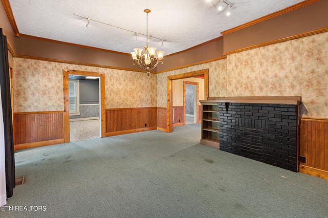 327 Ohio Ave, Etowah, TN 37331