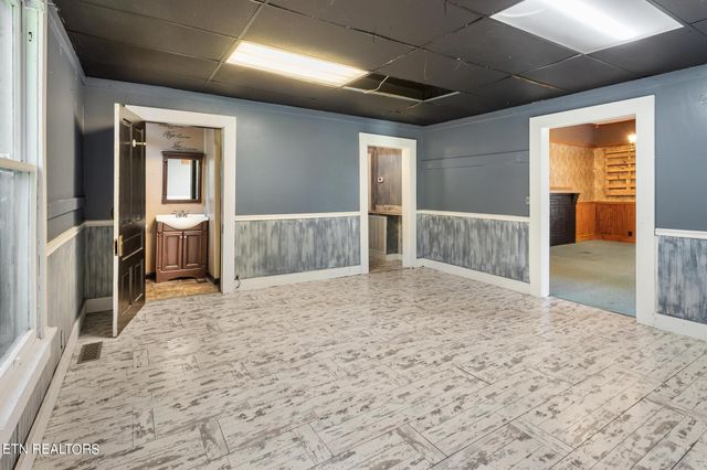 327 Ohio Ave, Etowah, TN 37331