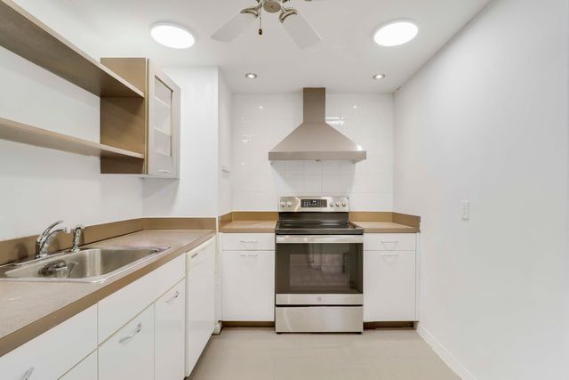 5600 N FLAGLER Drive 1001, West Palm Beach, FL 33407