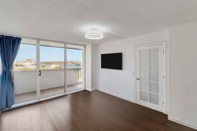 5600 N FLAGLER Drive 1001, West Palm Beach, FL 33407