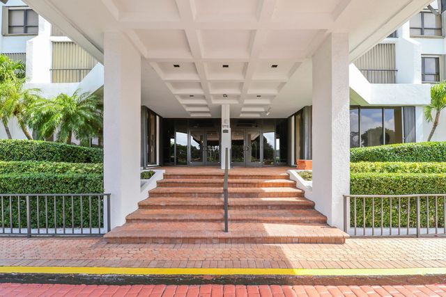 5600 N FLAGLER Drive 1001, West Palm Beach, FL 33407
