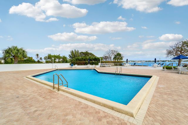 5600 N FLAGLER Drive 1001, West Palm Beach, FL 33407