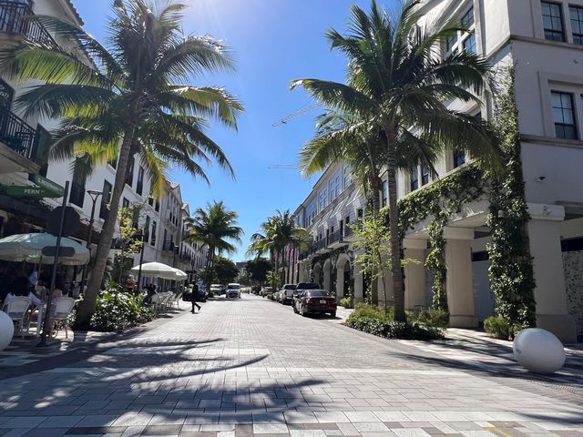 5600 N FLAGLER Drive 1001, West Palm Beach, FL 33407
