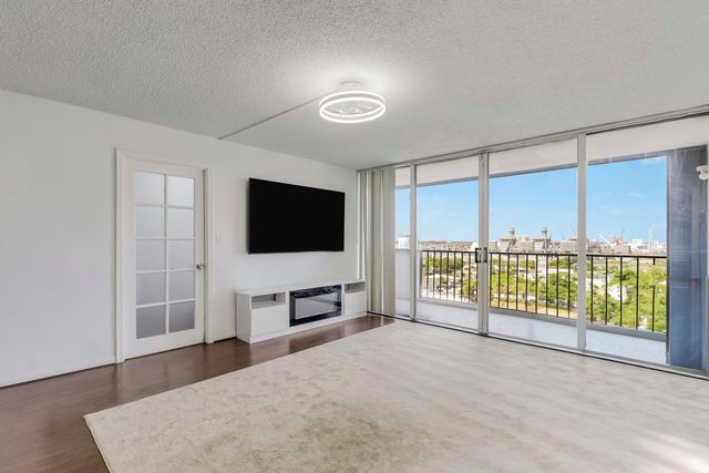 5600 N FLAGLER Drive 1001, West Palm Beach, FL 33407
