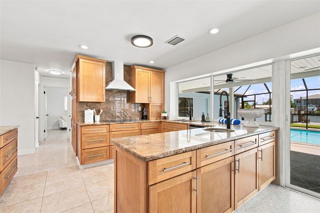 11900 7TH STREET E, Treasure Island, FL 33706