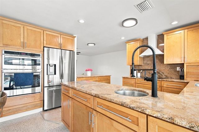 11900 7TH STREET E, Treasure Island, FL 33706