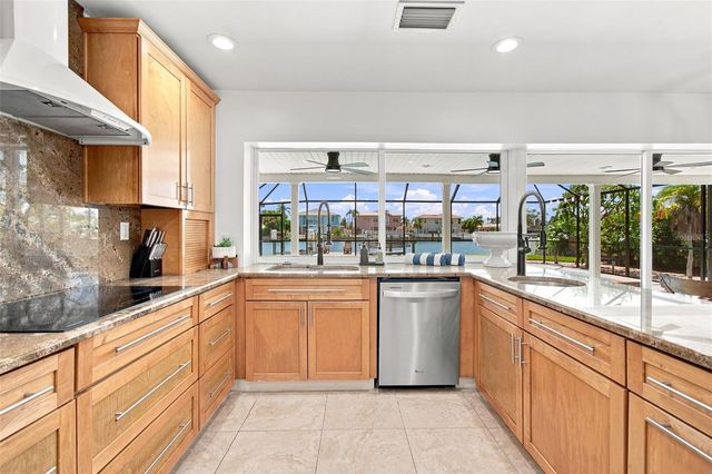 11900 7TH STREET E, Treasure Island, FL 33706