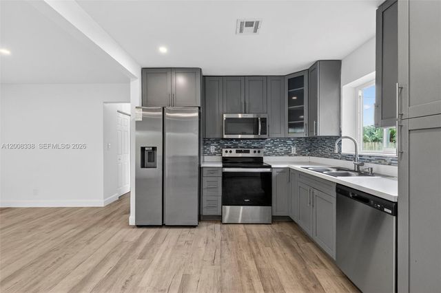 2909 NW 9th Ave, Wilton Manors, FL 33311