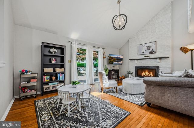 230 BARBERRY DR, Wilmington, DE 19808