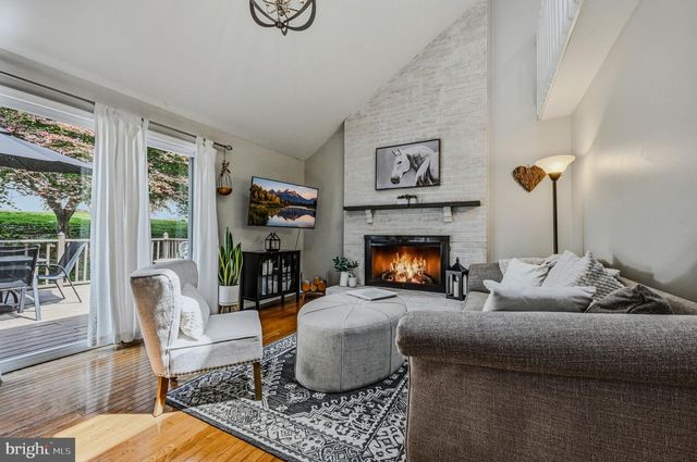 230 BARBERRY DR, Wilmington, DE 19808