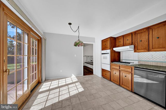 5 WOLFPACK RD, Hamilton, NJ 08619