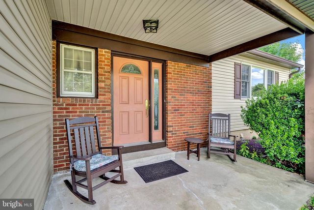 5 WOLFPACK RD, Hamilton, NJ 08619