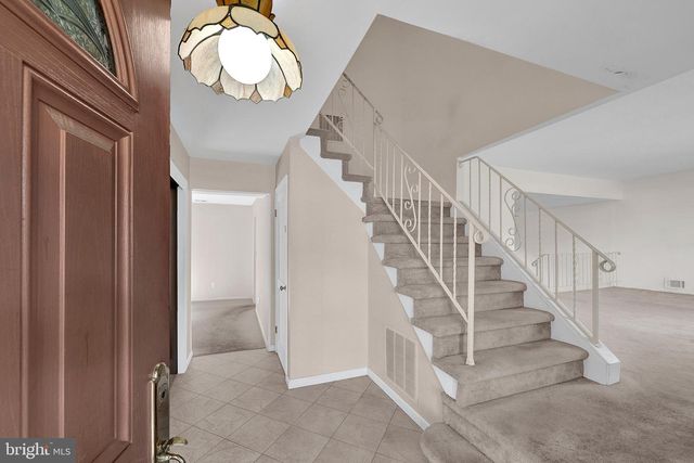5 WOLFPACK RD, Hamilton, NJ 08619
