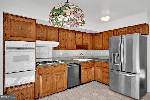 5 WOLFPACK RD, Hamilton, NJ 08619