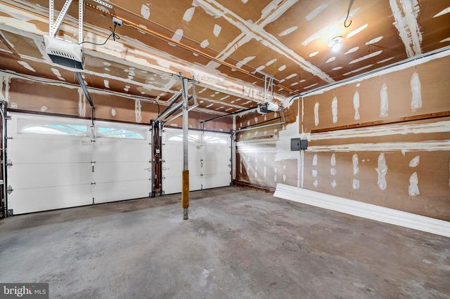 5 WOLFPACK RD, Hamilton, NJ 08619