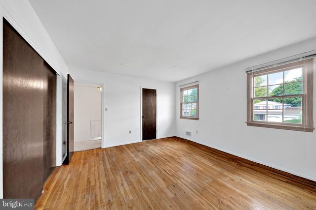 5 WOLFPACK RD, Hamilton, NJ 08619