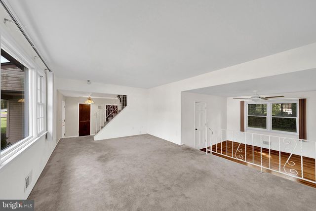 5 WOLFPACK RD, Hamilton, NJ 08619
