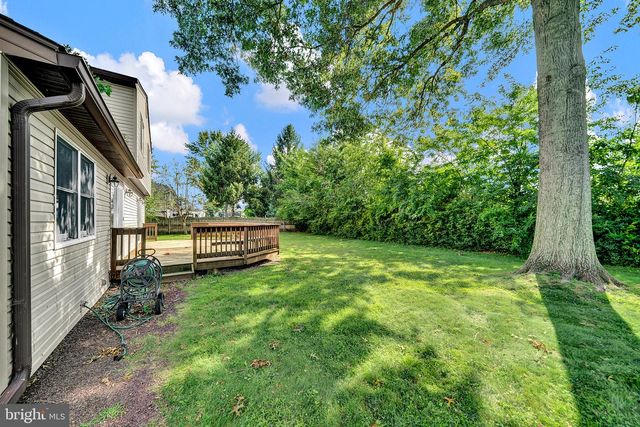 5 WOLFPACK RD, Hamilton, NJ 08619