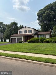 5 WOLFPACK RD, Hamilton, NJ 08619