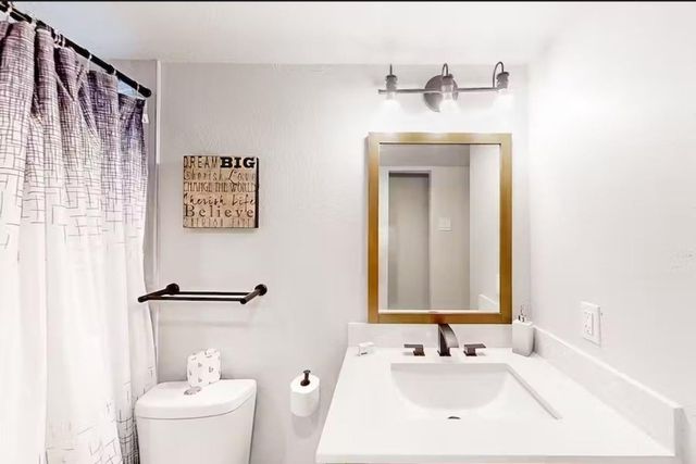 6325 Riverview Way A, Houston, TX 77057